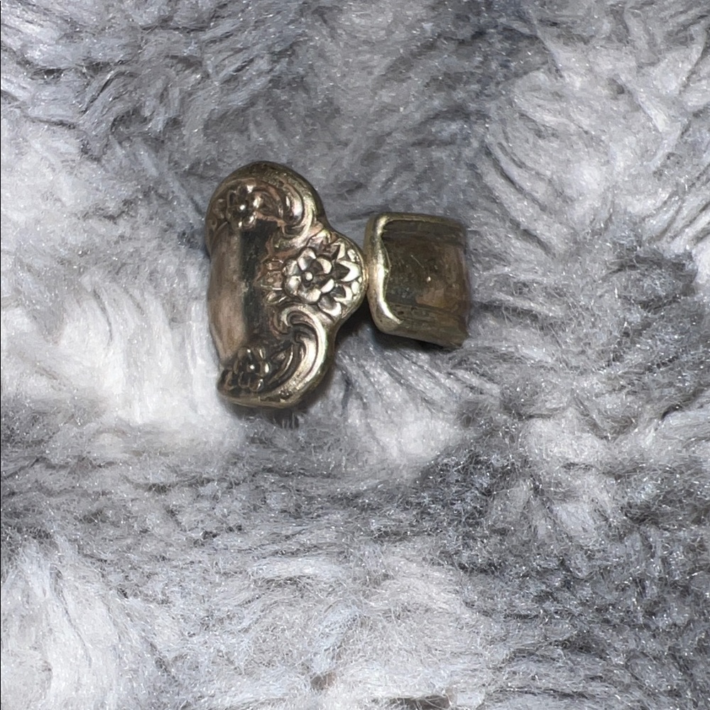 Elegant Silver Floral Ring